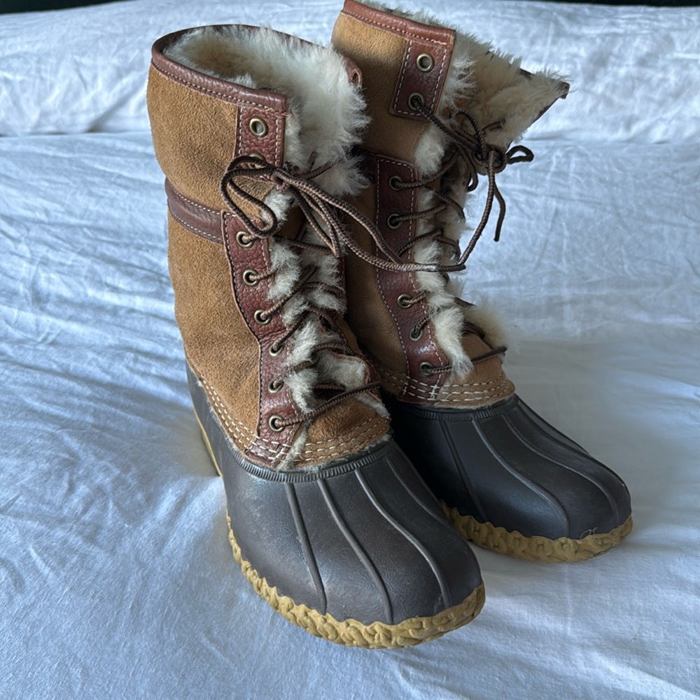 Authentic Bean Boots! 😍 Fur Lined and Water Proof Foot